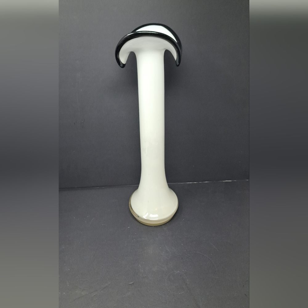 Jerry Sluczan-Orkusz Large Black And White Art Glass Vase